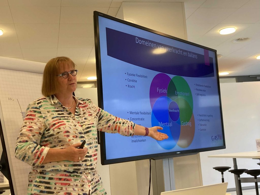 Marijke Gast geeft training