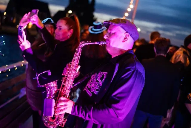 DJ HeyFrankie & Saxofonist tijdens party