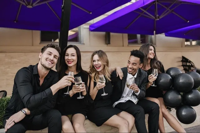 DJ HeyFrankie tijdens zakelijke netwerkborrel met lounge muziek