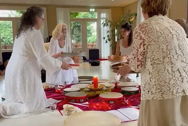 Oorsprong Framedrum het graanzeven drumpriesteres Isabella Verbruggen