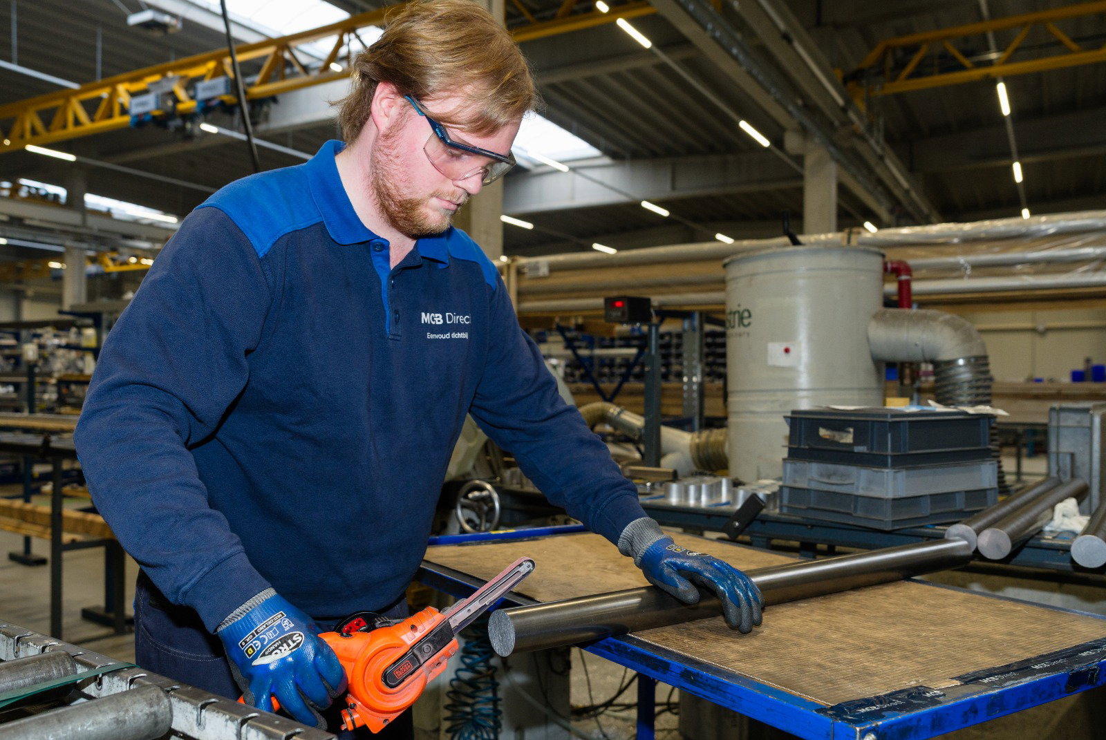 Dominic aan het werk bij MCB Direct