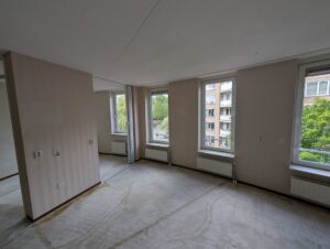 Woningontruiming waarbij meubels en inboedel zijn afgevoerd