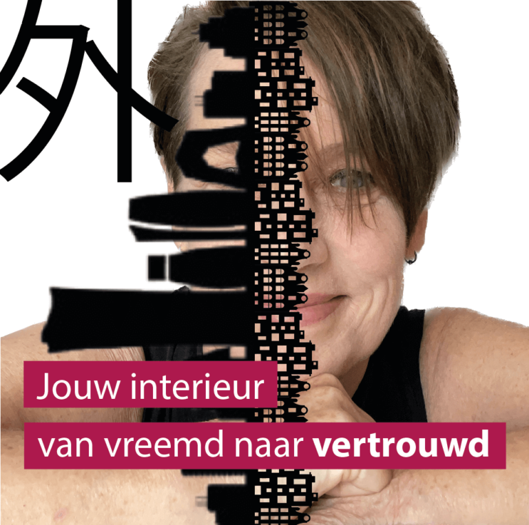 vrouw voelt zicht goed in haar eigen land en in het buitenland doordat ze een thuis heeft gecreeerd
